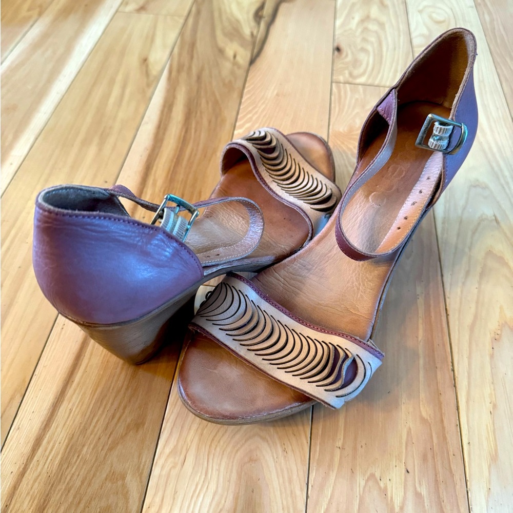 Bueno heeled sandals